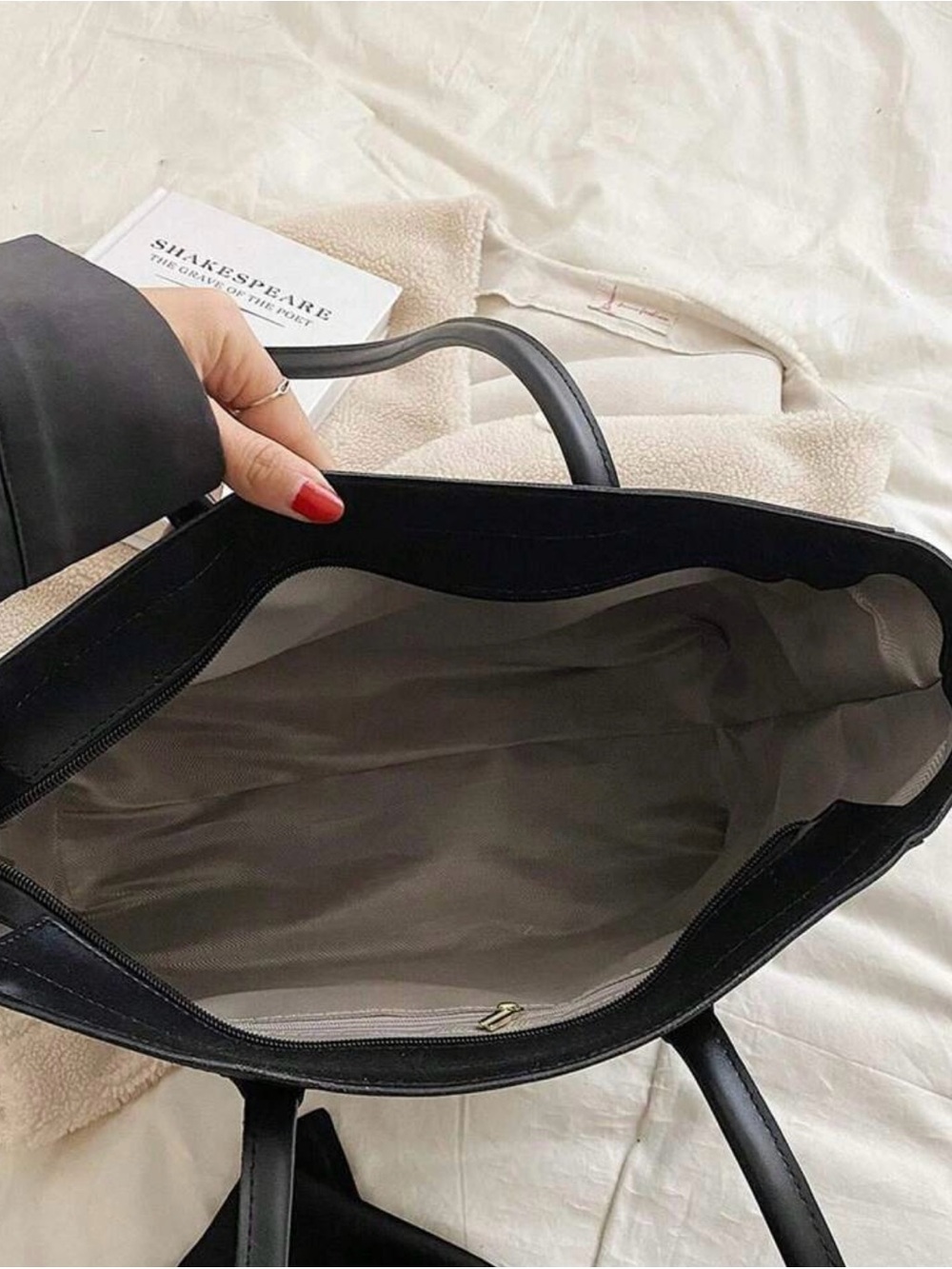 NEVER USED Minimalist Black Tote with zipper: Perfect for school and work - Picture 4 of 4